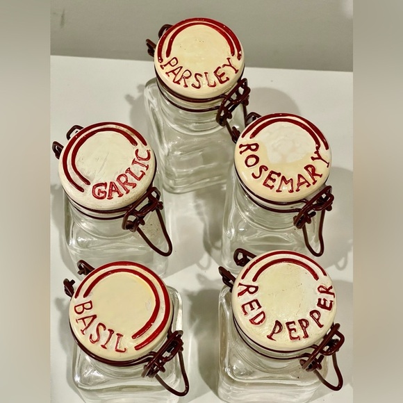 Vintage spice bottle set of five with ceramic lids
In good vintage condition - Picture 2 of 8